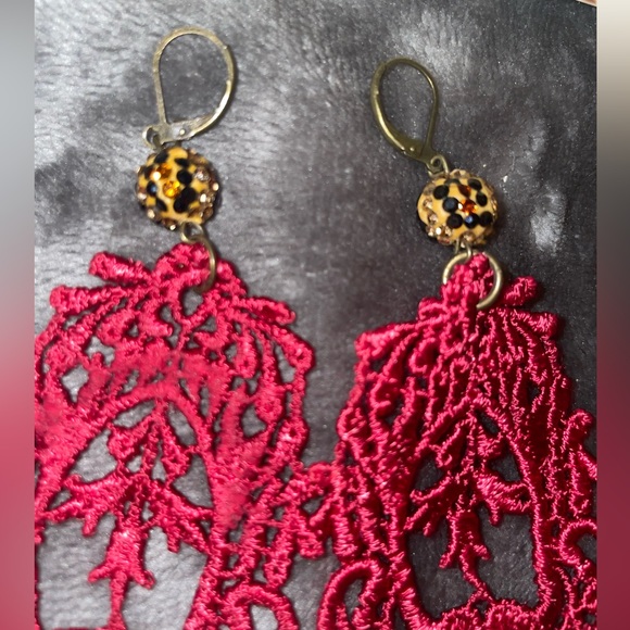 Stunning Maroon Gypsy NWT- Gypsy South Handmade Crocheted Earrings - Picture 3 of 4